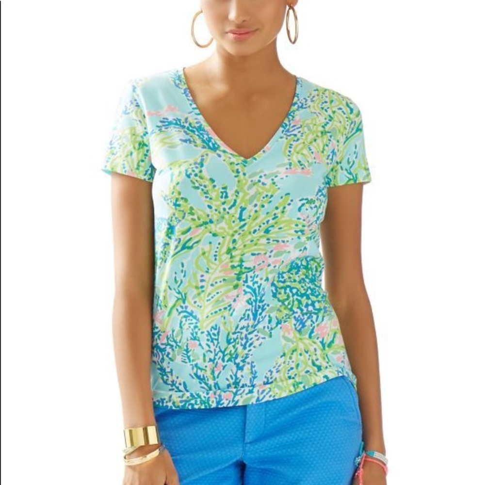 LILLY PULITZER sky blue heaven Michele v neck tee